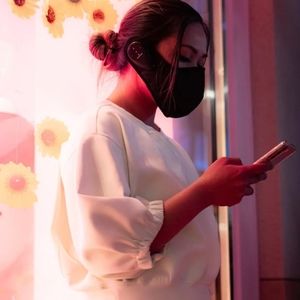 CR8-MASK WITH BUILT-IN EARPHONES